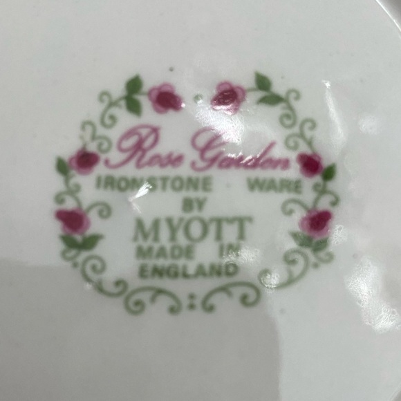 Set of 4 Dessert Dishes in “Rose Garden” by Myott Made in England - Picture 8 of 9